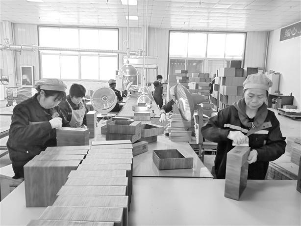 家門口的幸福事業(yè) 菏澤巨野田橋鎮(zhèn)的化妝品批發(fā)帶動就業(yè)夢